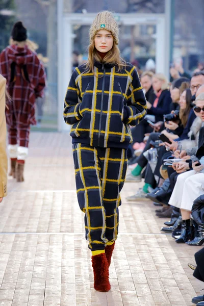 Look 14